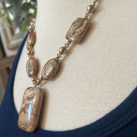 Laguna Agate Healing Jasper stone adjustable necklace with gold beads - Picture 5 of 7